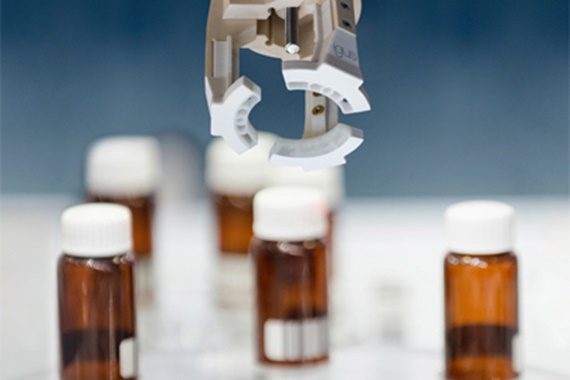 Pince imprimée pour le remplissage de flacons