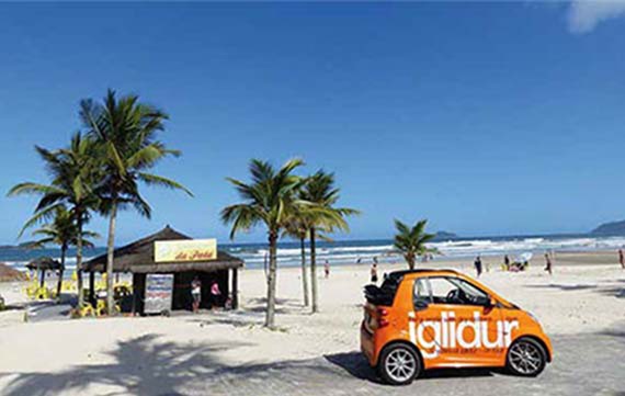 La Smart « iglidur on Tour » sur une plage brésilienne